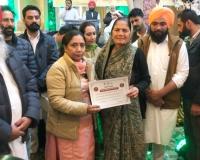 कैबिनेट मंत्री डॉ. बलजीत कौर द्वारा बुजुर्गों का सम्मान