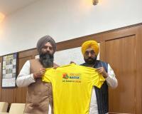 मुख्यमंत्री भगवंत सिंह मान द्वारा शहीद-ए-आज़म भगत सिंह नेशनल मैराथन की टी-शर्ट जारी