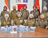 अमृतसर में सीमा पार से चल रहे हथियार तस्करी के मॉड्यूल का पर्दाफाश; नाबालिग समेत छह व्यक्ति पांच पिस्तौलों सहित गिरफ्तार