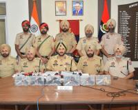 अमृतसर में सीमा पार से चल रहे अवैध हथियार तस्करी मॉड्यूल से जुड़े तीन व्यक्ति काबू ; 6 पिस्तौल बरामद