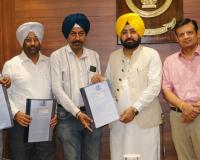 23 राजस्व अधिकारी पदोन्नत किए, हरदीप सिंह मुंडियां ने सौंपे पदोन्नति पत्र
