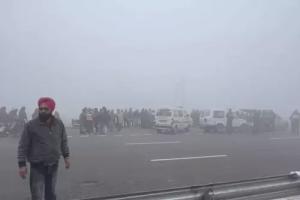 पंजाब में धुंध में बस-तेल टैंकर की टक्कर , 25 सवारियां घायल , दोनों तरफ की गाड़ियां एक ही लेन पर चल रहीं थी