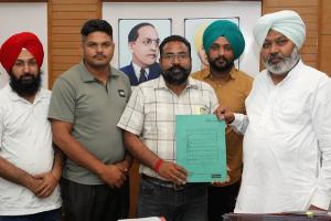 कैबिनेट उप-कमेटी ने 8 कर्मचारी यूनियनों से की मीटिंग