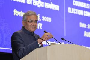  चुनाव आयोग द्वारा अपनी कानूनी संरचना को मजबूत और पुनर्गठित करने के लिए कानूनी विशेषज्ञों और मुख्य निर्वाचन अधिकारियों का राष्ट्रीय सम्मेलन