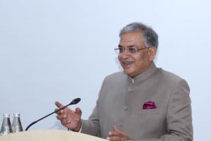 निर्वाचन आयोग द्वारा पोलिंग स्टेशनों पर वोटरों के लिए मोबाइल डिपाजिट सुविधा की जायेगी प्रदान