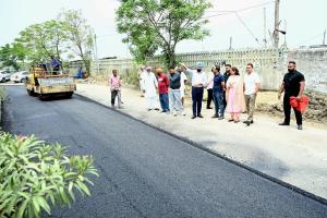 इंप्रूवमेंट ट्रस्ट के चेयरमैन रिंटू ने रंजीत एवेन्यू क्षेत्र में प्रिमिक्स की सड़के बनवाने के विकास कार्यों का किया उद्घाटन