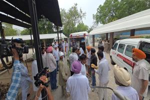  कार में एक ही परिवार के 3 लोगों के शव मिलने से सनसनी, पहले पत्नी-बेटे को मारी गोली; फिर खुद की आत्महत्या