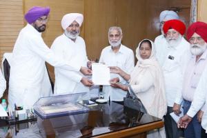 पंजाब कैबिनेट सब-कमेटी ने की 12 कर्मचारी यूनियनों से बैठकें, जायज़ माँगों पर शीघ्र कार्रवाई का दिया भरोसा