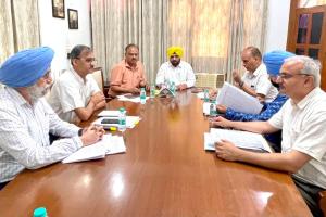 हरभजन सिंह ई. टी. ओ. ने धान की बुवाई के सीजन के दौरान निर्विघ्न बिजली सप्लाई के प्रबंधों का लिया जायज़ा