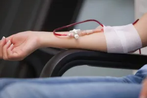 खून देते ही क्यों आने लगते हैं चक्कर? जानिए वजह और बचाव के तरीके