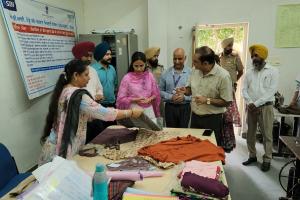 साकेत पुनर्वास केंद्र में युवाओं ने सीखी फास्ट फूड की तकनीक