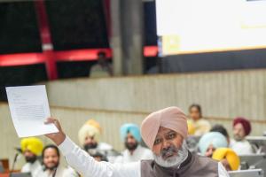 बाजवा ने 25 लाख की निजी संपत्ति बचाने के लिए पंजाब सरकार के 1.18 करोड़ रुपये खर्च करवाए: हरपाल सिंह चीमा