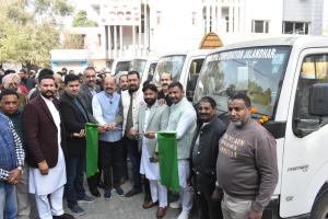 मोहिंदर भगत ने तंग गलियों में सीवरेज समस्या के समाधान हेतु 1.26 करोड़ रुपये की लागत वाली चार जेट सक्शन मशीनों को हरी झंडी दिखाकर किया रवाना