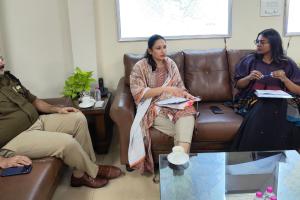 एस.ए.एस. नगर में नियुक्त पंचायत समिति चुनावों के चुनाव पर्यवेक्षक द्वारा डी.सी., एस.एस.पी. और अन्य अधिकारियों के साथ बैठक