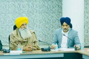 पंजाब सरकार द्वारा धान छोड़कर खरीफ की मक्की बीजने वाले प्रगतिशील किसानों का सम्मान