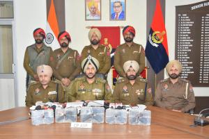 हथियार तस्करी वाले माड्यूल से सम्बन्धित दो व्यक्ति 5 अति-आधुनिक पिस्तौलों समेत अमृतसर से गिरफ़्तार