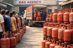 पंजाब में छाया एलपीजी संकट: किल्लत के बीच ₹4000 तक पहुँचा सिलेंडर, दिल्ली में कांग्रेस का 'चूल्हा मार्च'