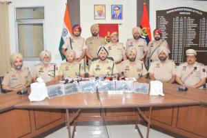 अमृतसर में सीमा पार से संचालित तस्करी मॉड्यूलों से जुड़े 6 व्यक्ति गिरफ्तार; तीन पीएक्स-5.7 सहित छह पिस्तौल बरामद