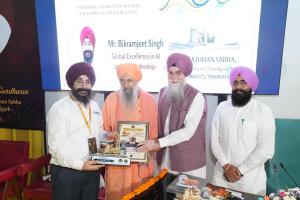 स्पीकर ने उत्कृष्ट एवं विशिष्ट हस्तियों को भारत विभूषण सम्मान प्रदान किया