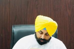 हरजोत सिंह बैंस ने स्थानीय निकाय मंत्री के रूप में पदभार संभाला
